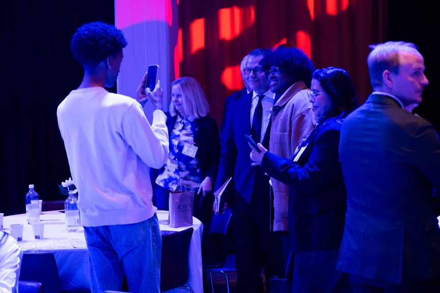 person fotar prinsen och entrepren&ouml;rer